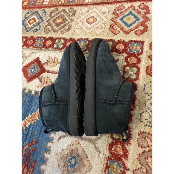 Authentic UGG Classic Ultra Mini BLACK Women's 8 Boots Winter - Picture 10 of 14